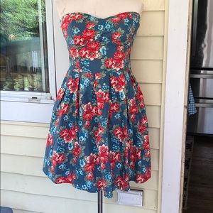 Beautiful RUE 21 Floral Dress, Size Large